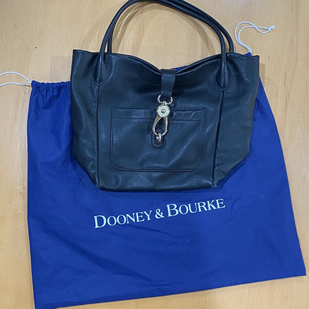 🦆DOONEY & BOURKE Belvedere Logo Lock Large Tote Black Like New Retired